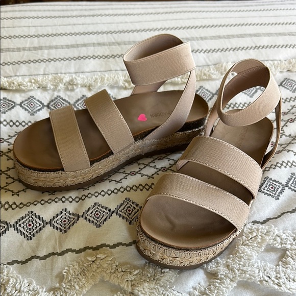 Girls sandals - Picture 1 of 4